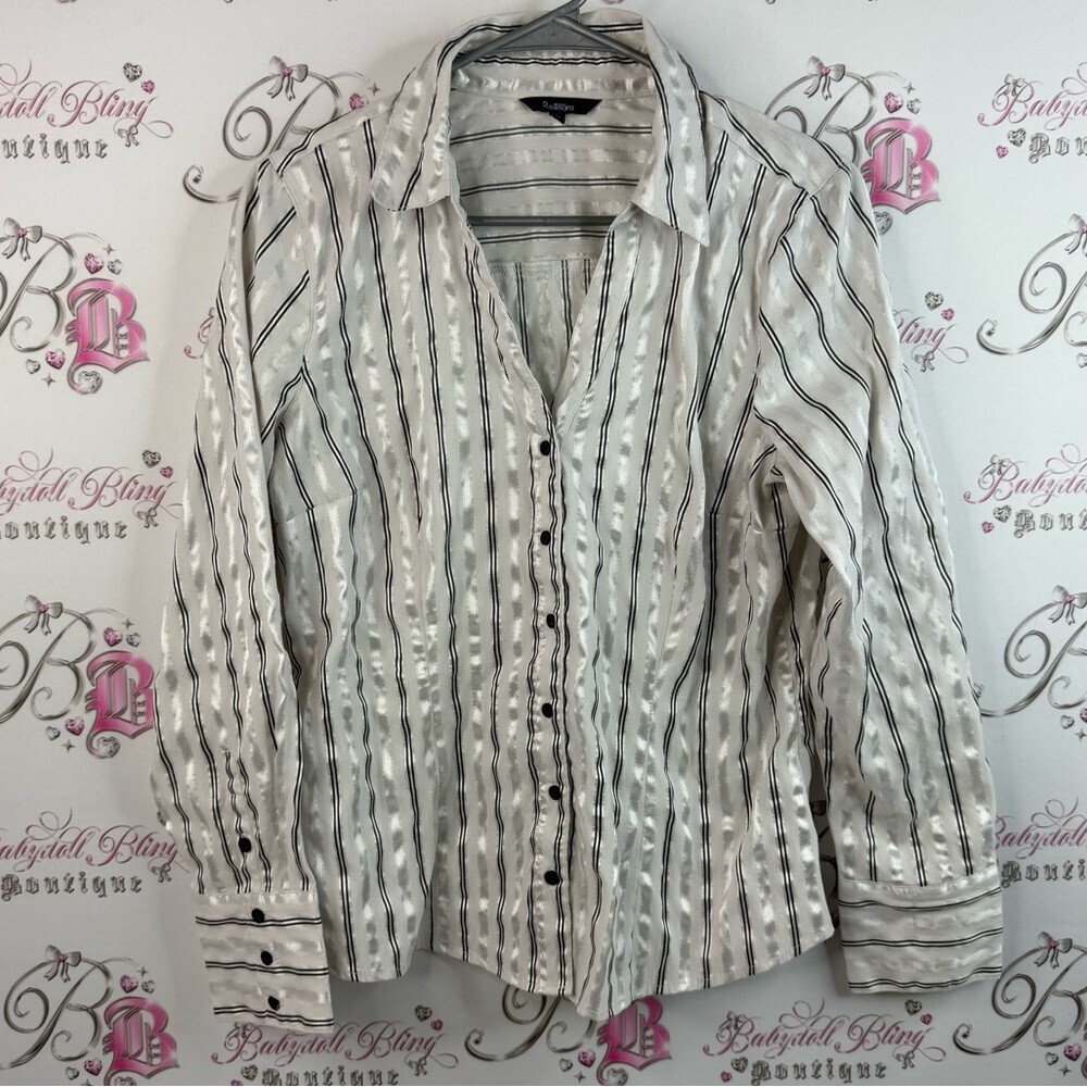 Reitmans button up long sleeve shiny White and Black Striped Button-Up Shirt